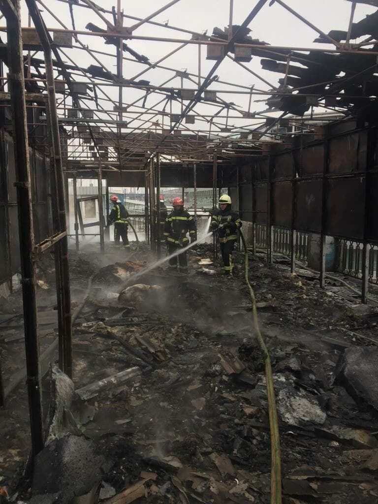 м. Київ: вогнеборці ліквідували загоряння металевого павільйону