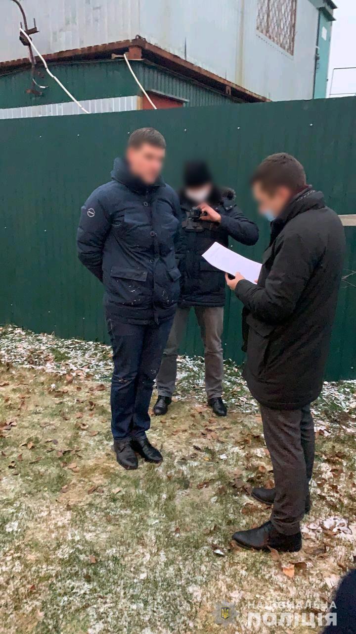 Слідчі Нацполіції затримали підприємця за спробу підкупу працівника СБУ