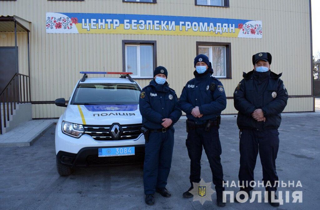 У Новотроїцькому презентували сучасну поліцейську станцію