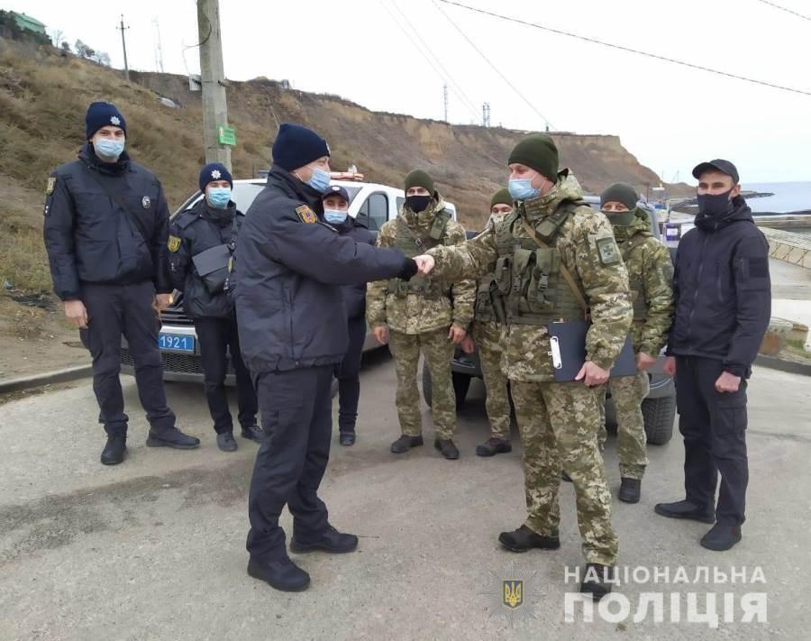 Поліцейські та прикордонники провели спільні навчання на одеському узбережжі