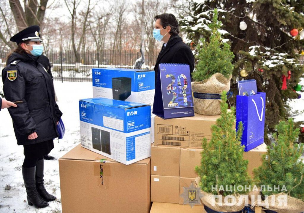 Відділ міжнародного поліцейського співробітництва Донеччини отримав від Консультативної місії ЄС комп’ютерну техніку