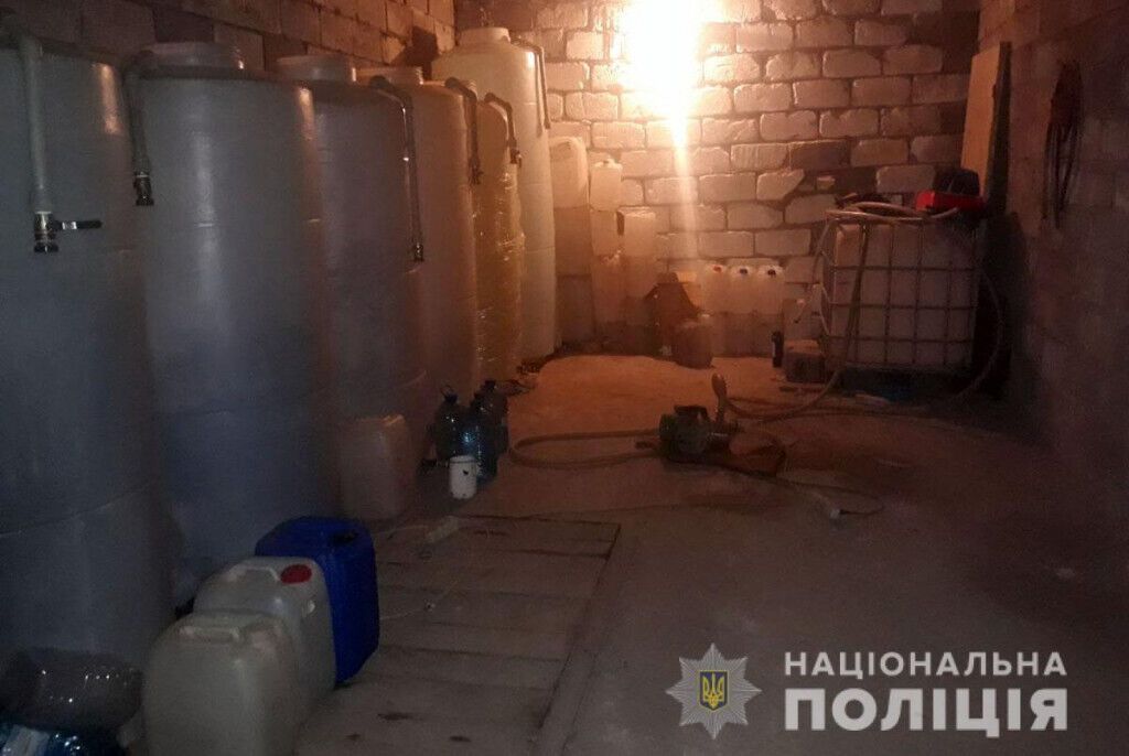 На Донеччині правоохоронці перекрили канал постачання фальсифікованих алкогольних напоїв