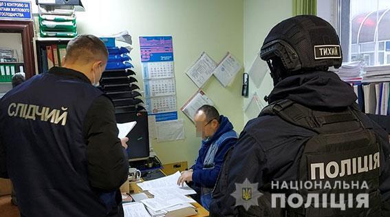 Миколаївські правоохоронці повідомили про підозру у службовій недбалості зі збитками на понад 200 тисяч гривень посадовцю одного з підрозділів міськради