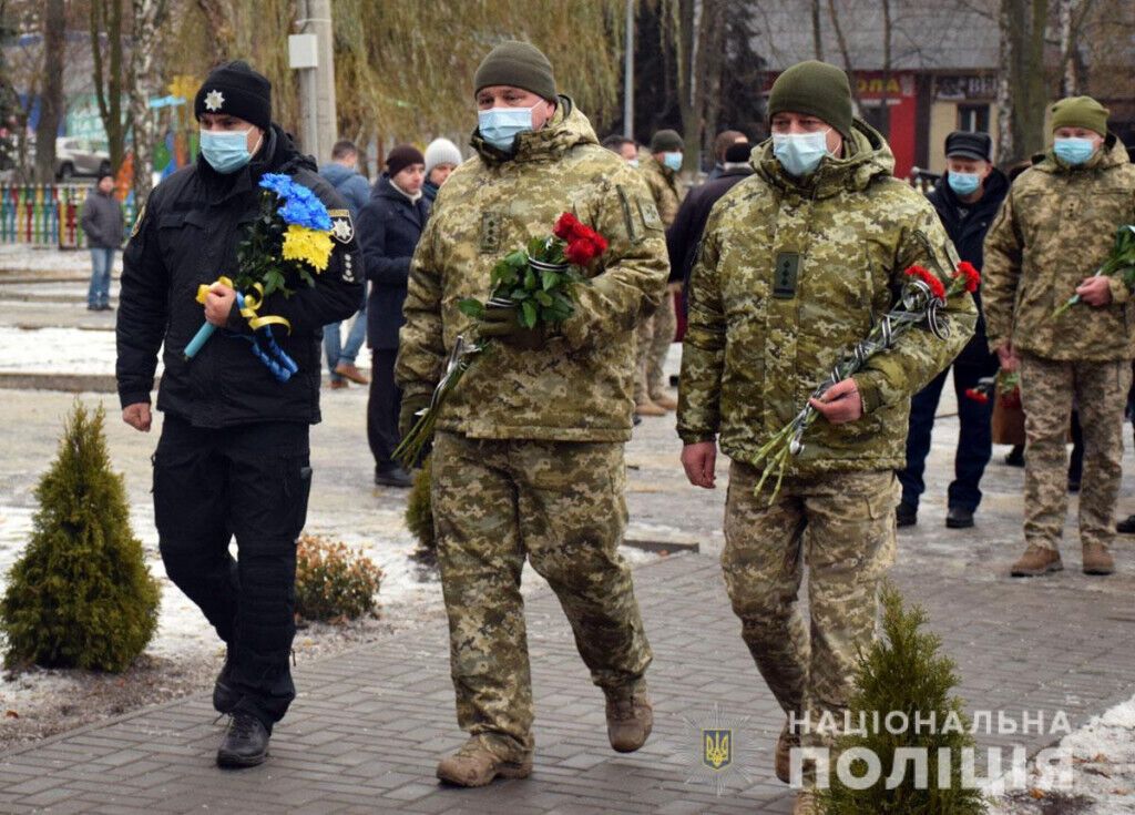 Поліцейські Донеччини вшанували пам'ять учасників ліквідації наслідків чорнобильської трагедії