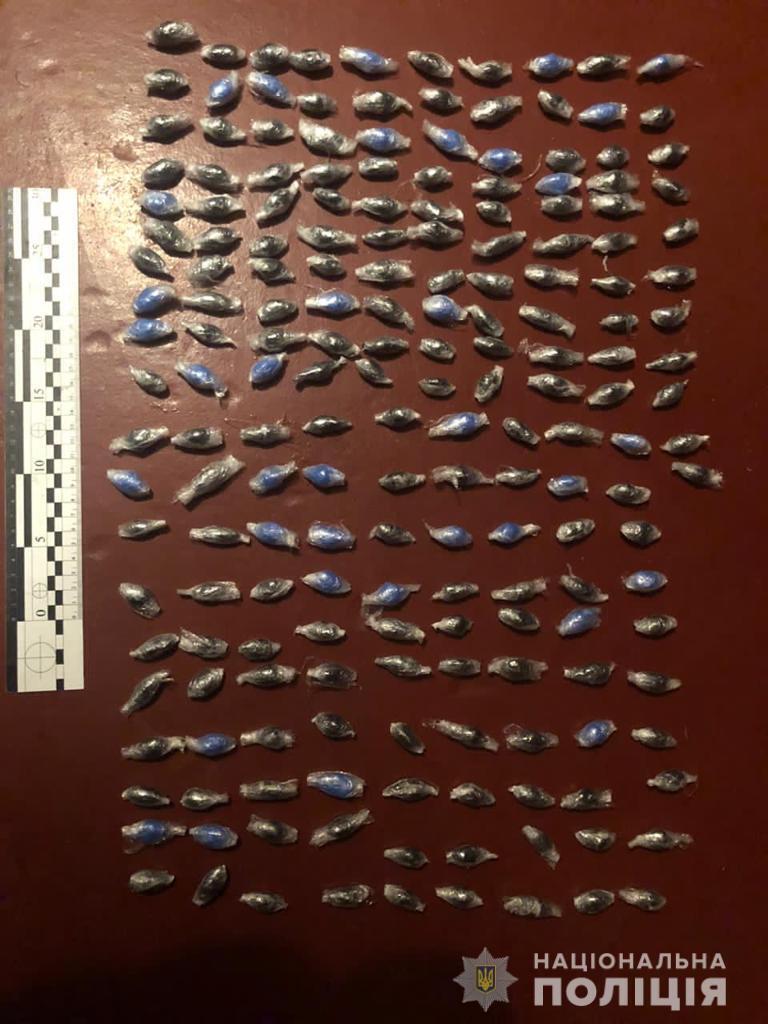В Одесі правоохоронці на гарячому затримали іноземця, що займався розповсюдженням наркотиків