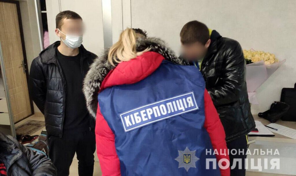 Кіберполіцейські затримали маріупольця за шахрайство у соцмережі