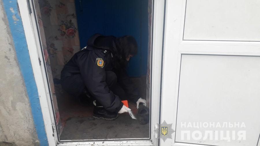 Поліцейські викрили жительку Великомихайлівського району в умисному вбивстві співмешканця