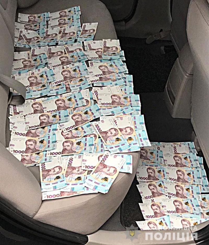 На Полтавщині поліція викрила злочинну групу, яка займалася продажем іномарок з підробленими документами та ідентифікуючими номерами