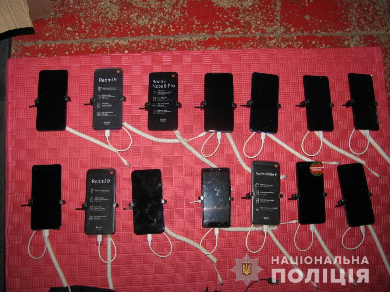 На Черкащині поліцейські затримали чоловіка, який обікрав магазин мобільних телефонів