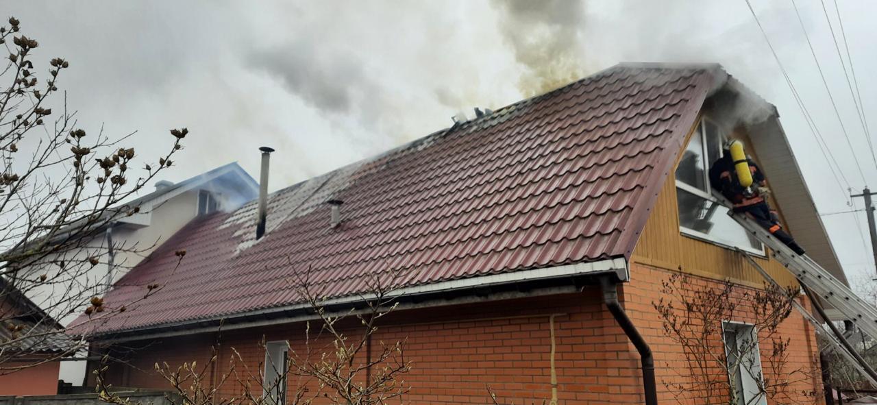 Івано-Франківська область: вогнеборці ліквідували пожежу в селі Ямниця