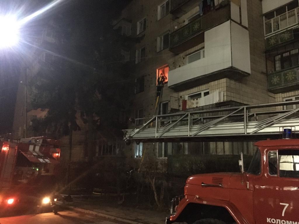 Івано-Франківська область: рятувальники Коломийщини ліквідували пожежу на третьому поверсі багатоповерхівки