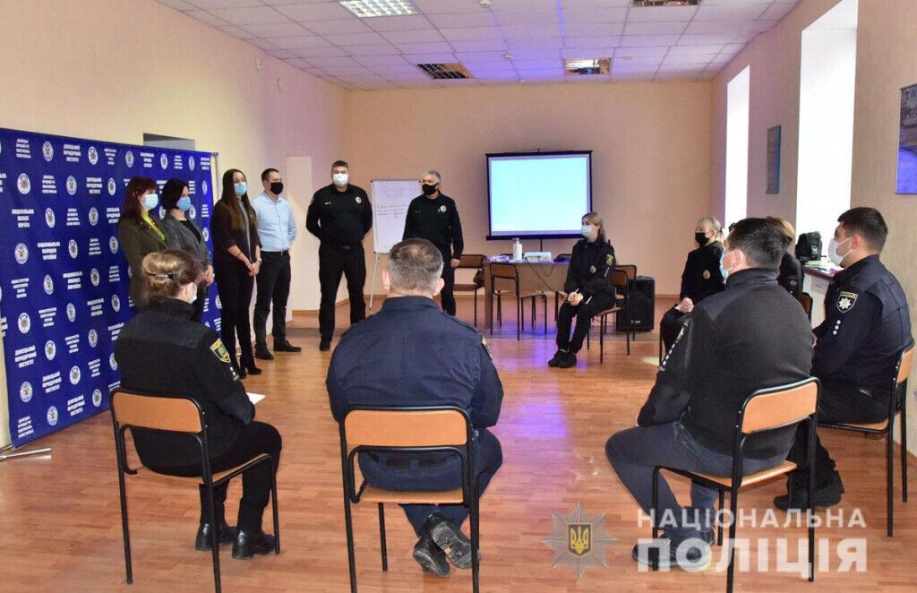 Поліцейські Донеччини пройшли тренінг з ненасильницької комунікації
