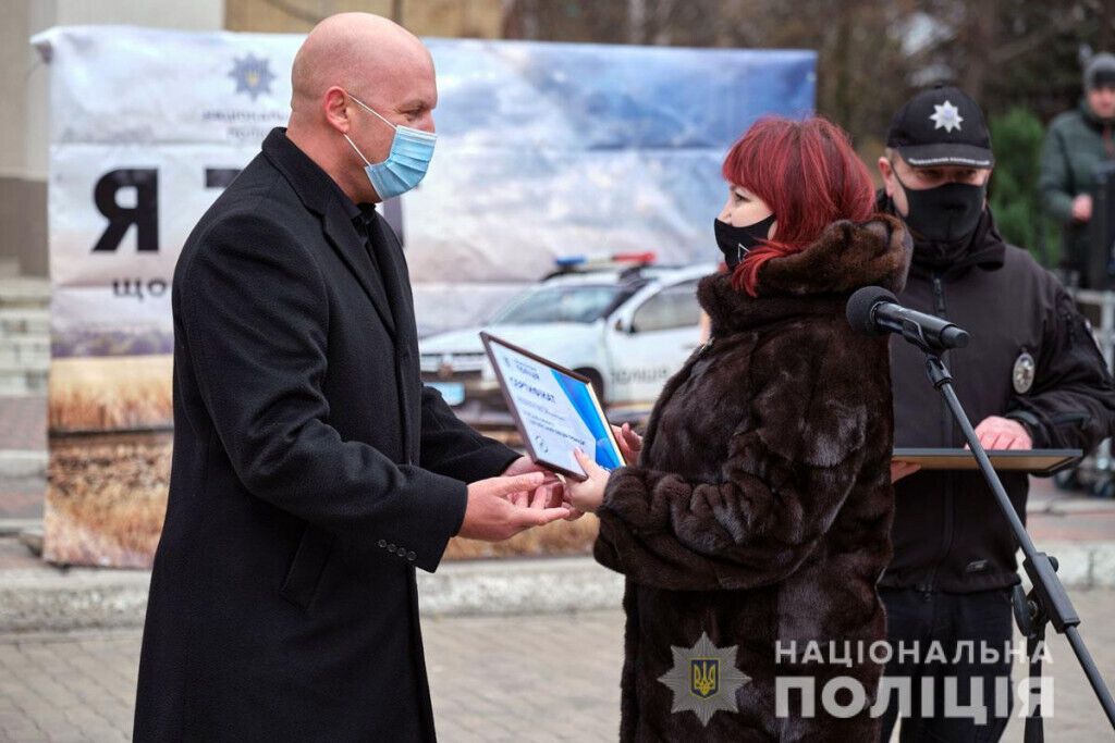 На Донеччині поліцейські офіцери громади отримали ключі від службових авто