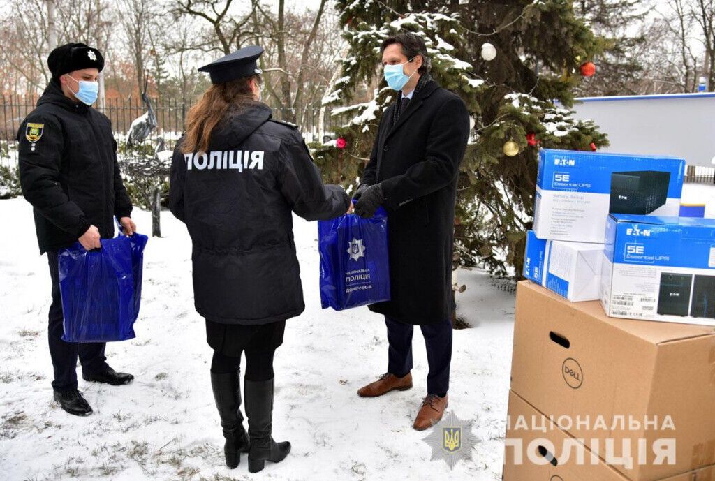 Відділ міжнародного поліцейського співробітництва Донеччини отримав від Консультативної місії ЄС комп’ютерну техніку