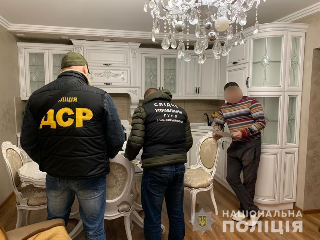 Полиция Закарпатья сообщила о подозрении группе лиц во главе с главой АО в хищении средств