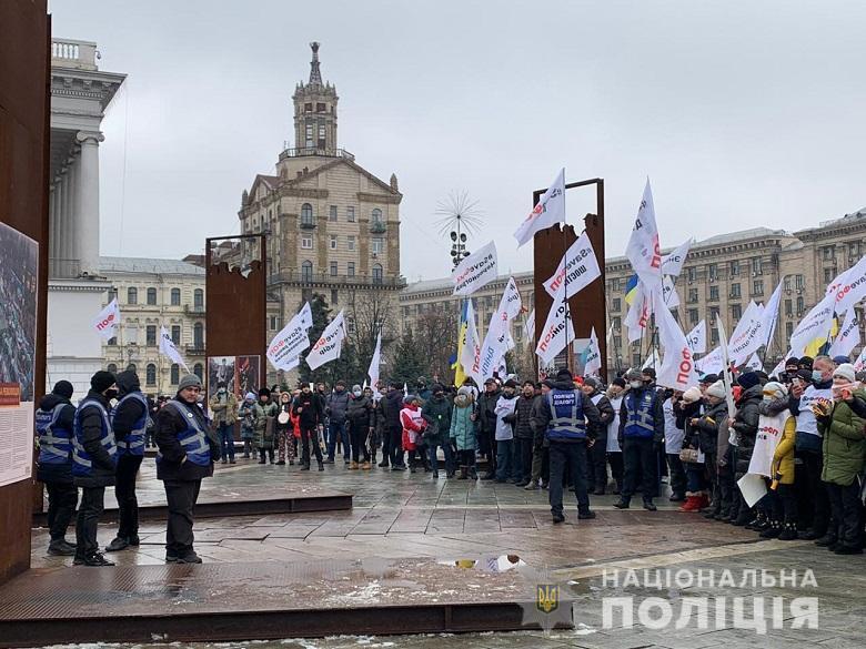 Поліцейські проводять із учасниками акції превентивні заходи для відновлення правопорядку на Майдані Незалежності