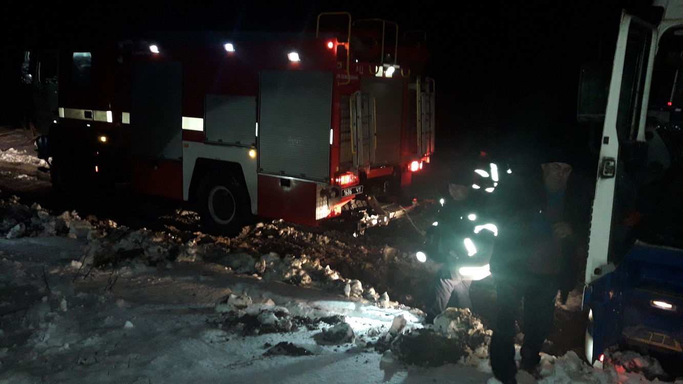 Рятувальники Донеччини продовжують ліквідовувати наслідки негоди: за добу бійці ДСНС 7 разів залучались для надання допомоги
