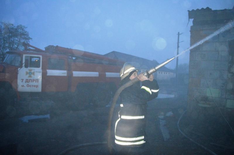 Чернігівська область: вогнеборці ліквідували пожежу адміністративного приміщення і торгівельного залу магазину непродовольчих товарів