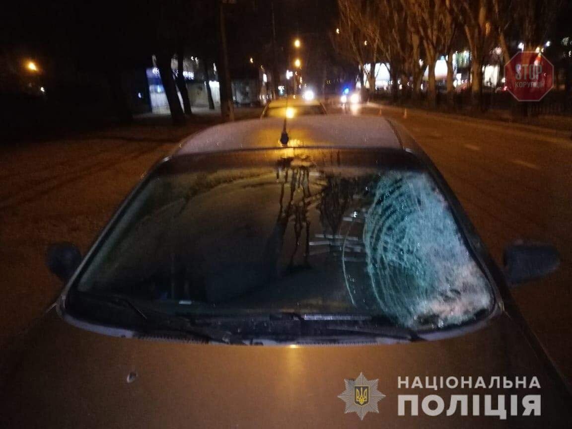 Вибігла на дорогу: в Миколаєві водій переїхав пішохода (фото)