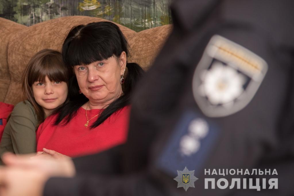Одеські поліцейські обговорили з дітьми правила безпечної поведінки у віртуальному просторі