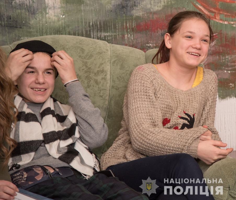 Одеські поліцейські обговорили з дітьми правила безпечної поведінки у віртуальному просторі