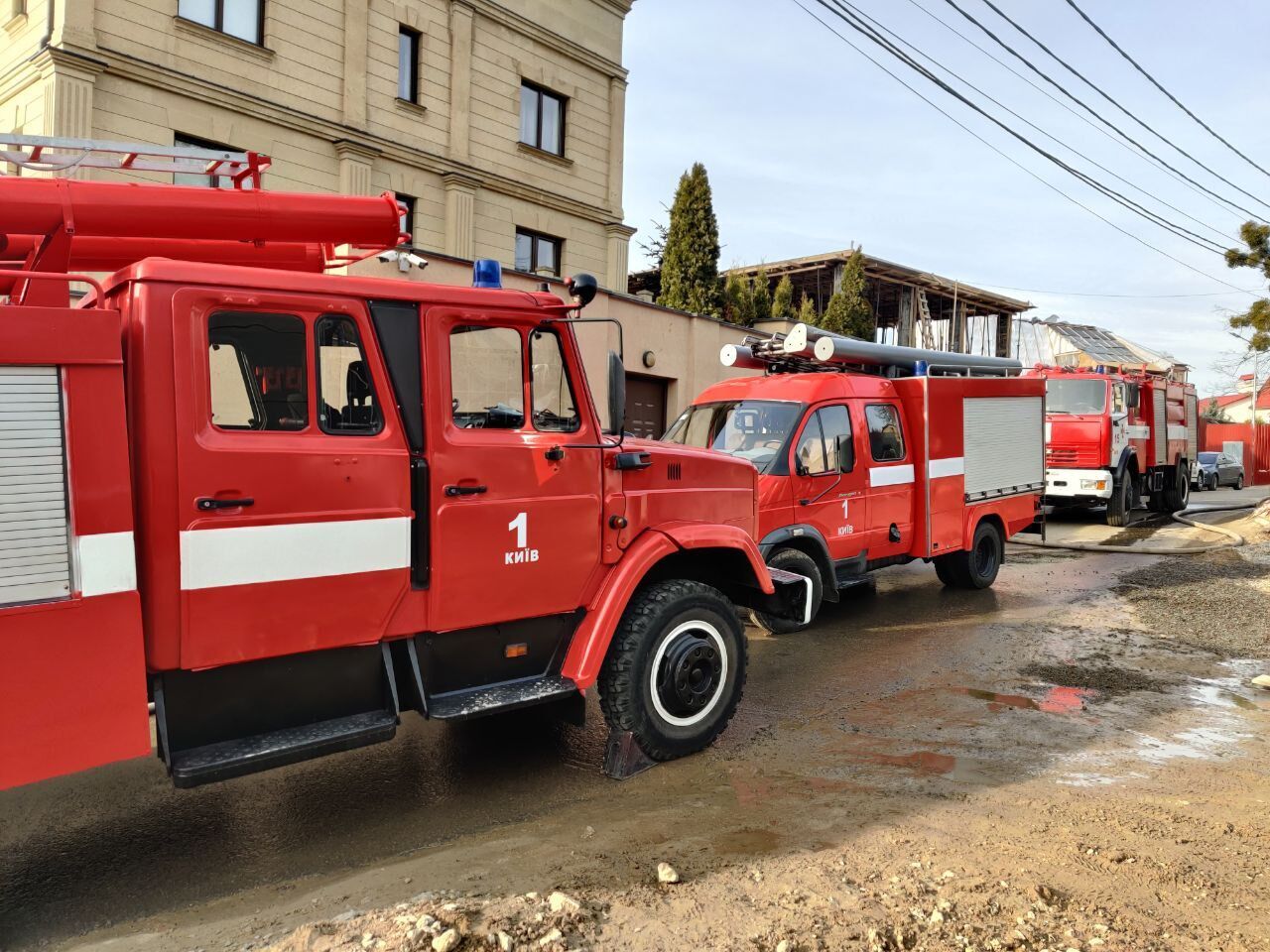 м. Київ: вогнеборці ліквідували пожежу в приватному житловому будинку