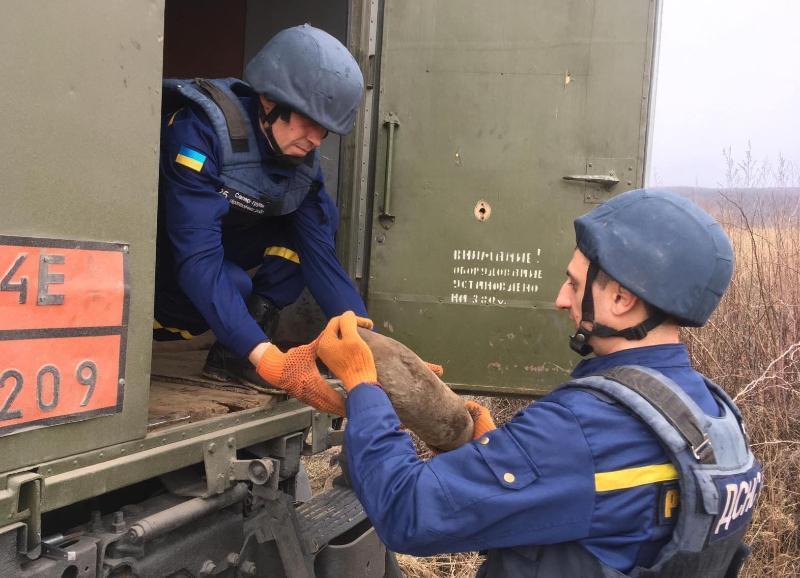 Чернівецька область: піротехніки знищили вибухонебезпечний предмет