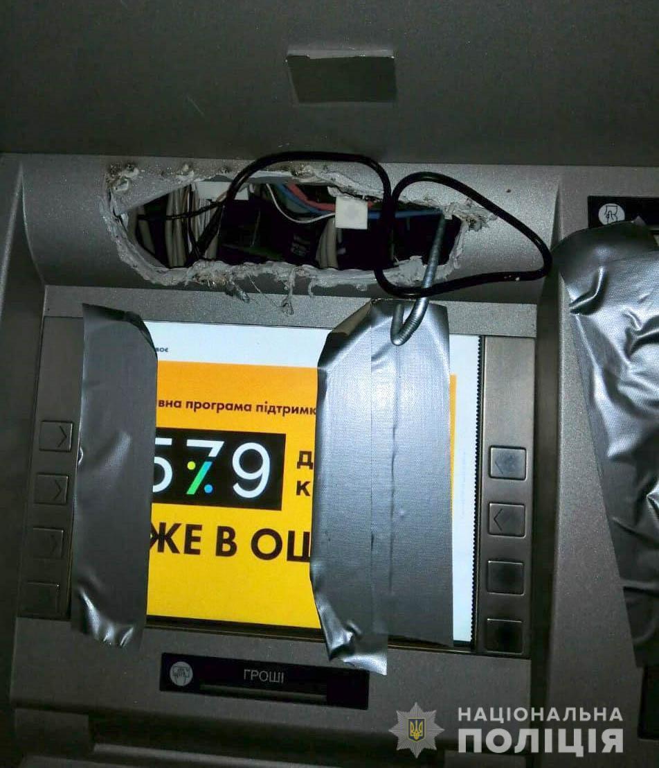 Поліція затримала львів’ян, які у Жмеринці намагались викрасти гроші  з банкомату