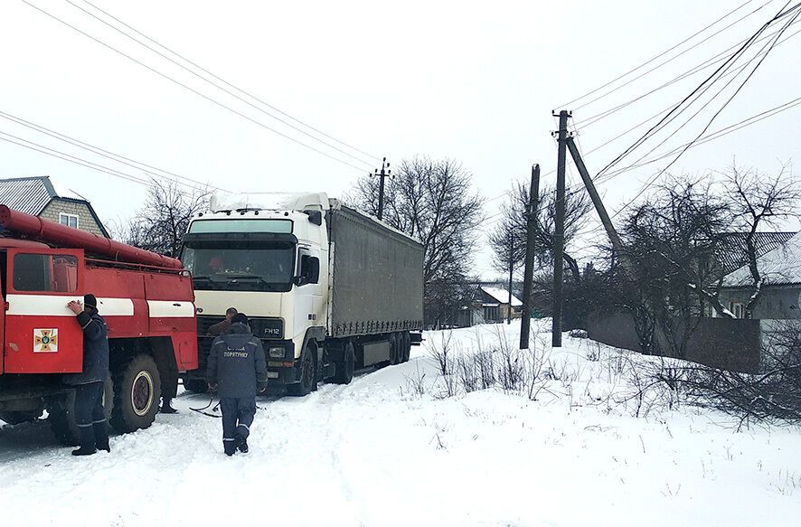 Полтавська область: за добу рятувальники відбуксирували 21 автомобіль
