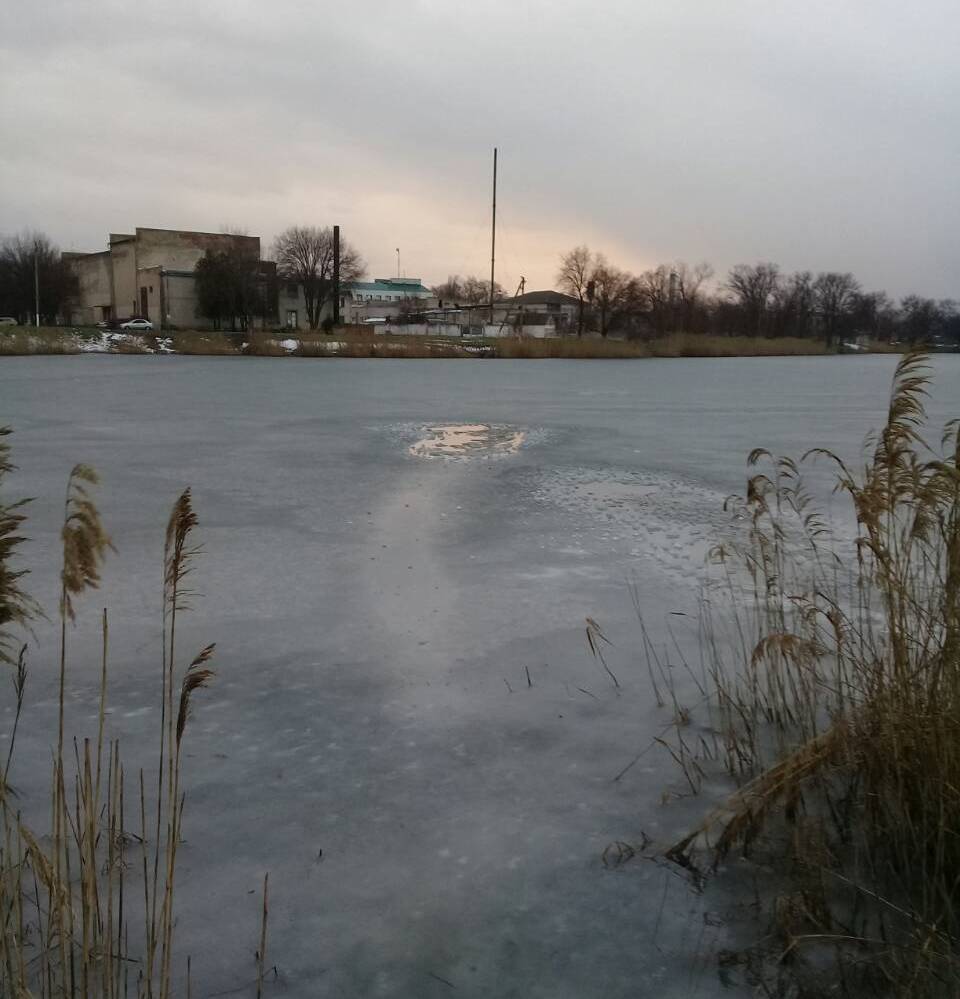 Херсонщина: врятовано 5-річного хлопчика, який разом з батьком провалився під кригу. Чоловік загинув