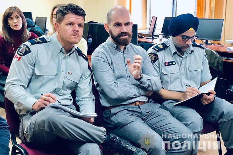 Канадські поліцейські провели тренінг для прикарпатських колег, щодо взаємодії з громадою