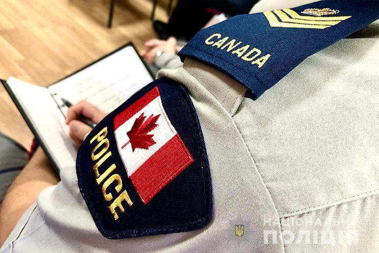 Канадські поліцейські провели тренінг для прикарпатських колег, щодо взаємодії з громадою