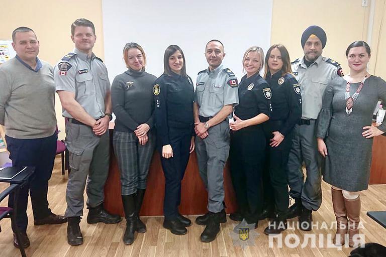 Канадські поліцейські провели тренінг для прикарпатських колег, щодо взаємодії з громадою