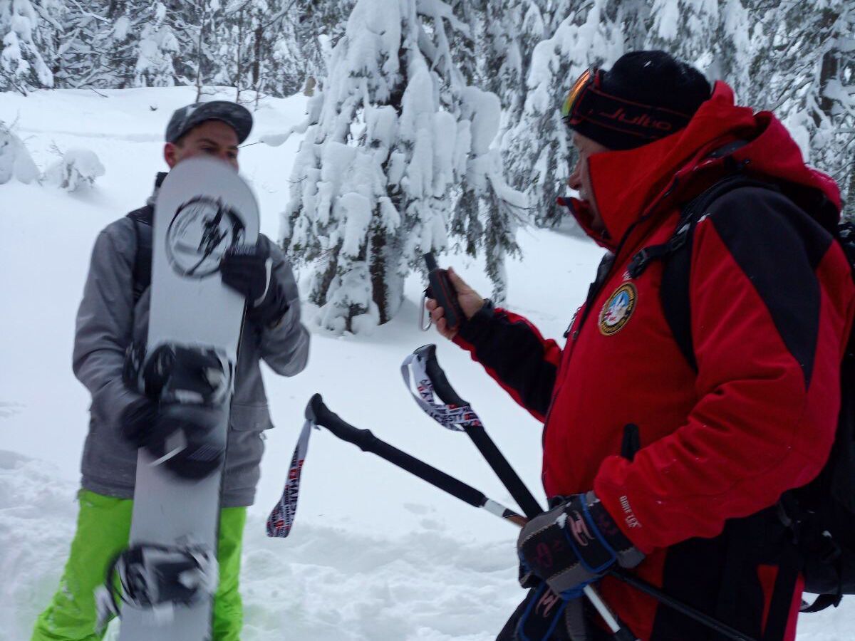 Гірські рятувальники відшукали в Карпатах п’ятьох заблукалих туристів