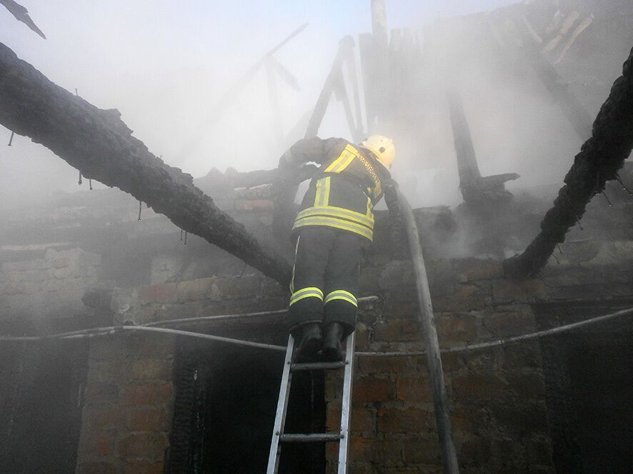 Полтавська область: рятувальники ліквідували пожежу в будинку