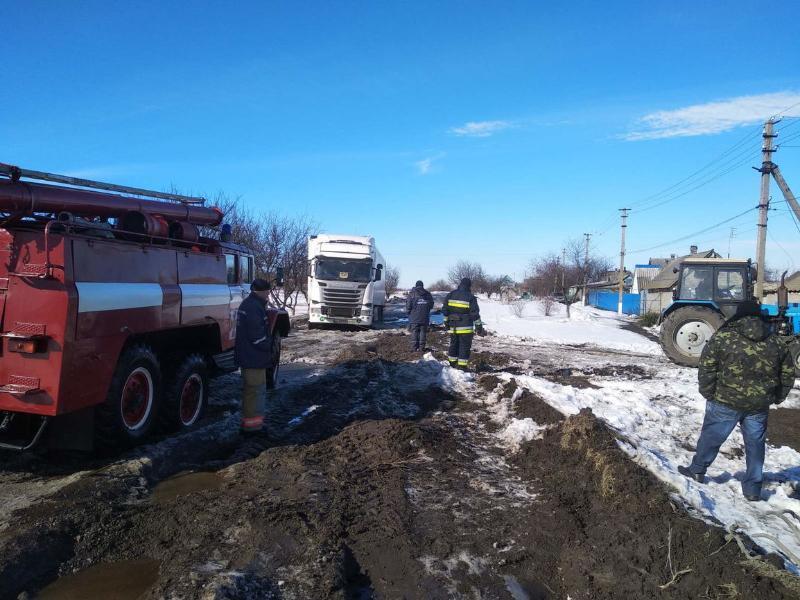 Протягом минулої доби рятувальники Донеччини надали допомогу водіям 4 автомобілів