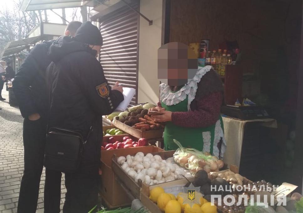 Дільничні Київського відділу поліції провели рейди місцями стихійної торгівлі