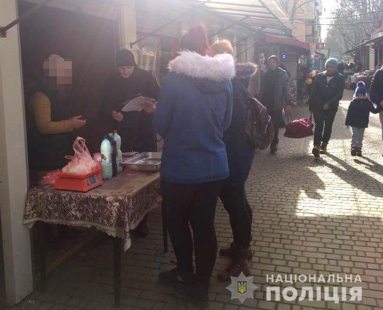 Дільничні Київського відділу поліції провели рейди місцями стихійної торгівлі