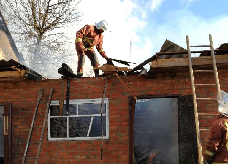 Полтавська область: рятувальники ліквідували пожежу в господарчій будівлі