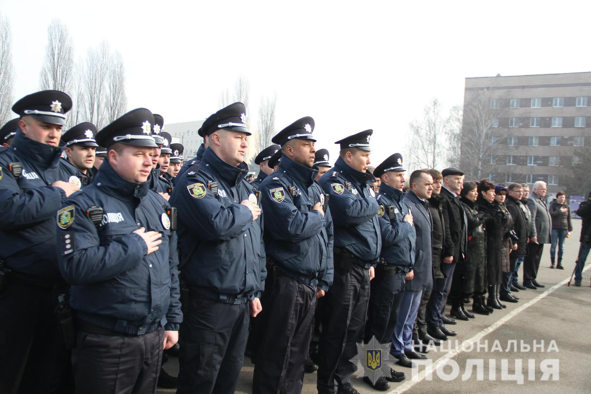 Начальник харківської поліції передав ключі від 26 службових автомобілів «Renault Duster» поліцейським офіцерам громади