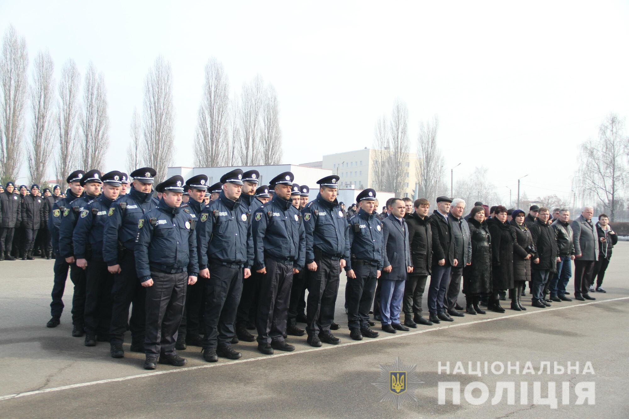 Начальник харківської поліції передав ключі від 26 службових автомобілів «Renault Duster» поліцейським офіцерам громади
