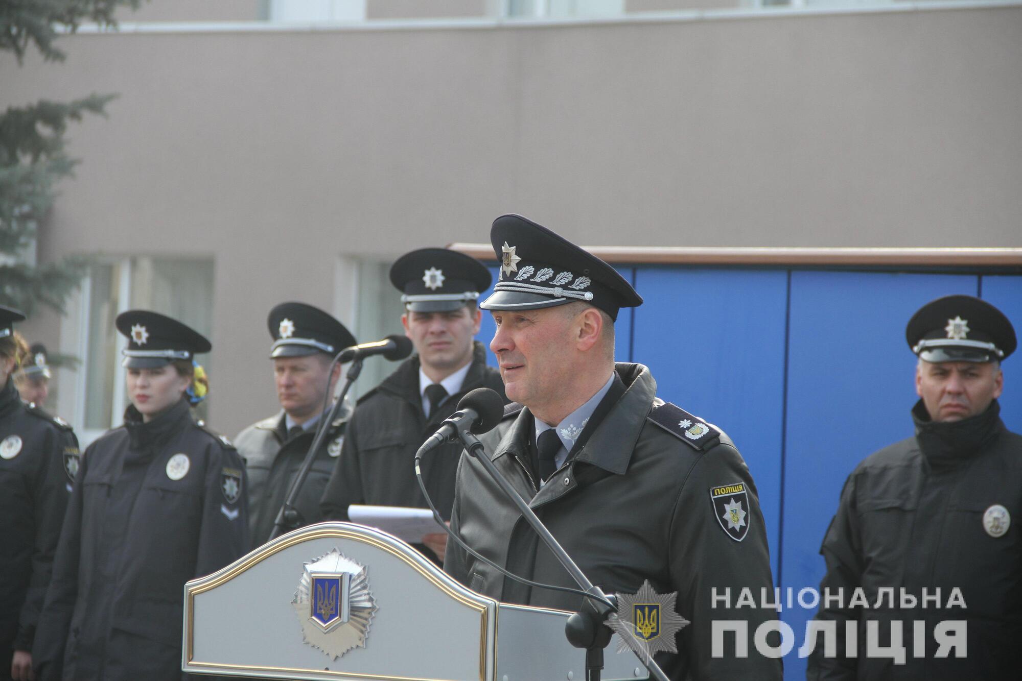Начальник харківської поліції передав ключі від 26 службових автомобілів «Renault Duster» поліцейським офіцерам громади