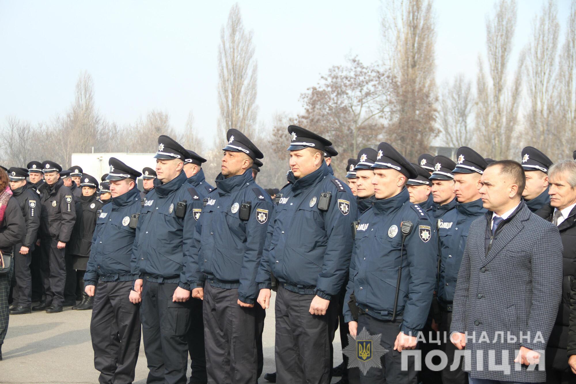 Начальник харківської поліції передав ключі від 26 службових автомобілів «Renault Duster» поліцейським офіцерам громади