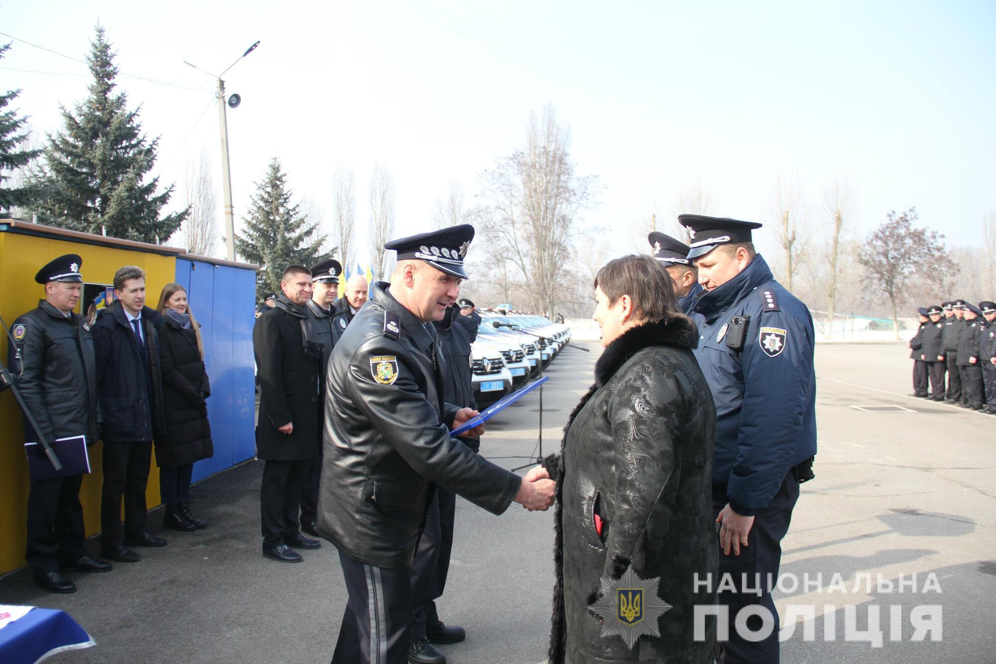 Начальник харківської поліції передав ключі від 26 службових автомобілів «Renault Duster» поліцейським офіцерам громади