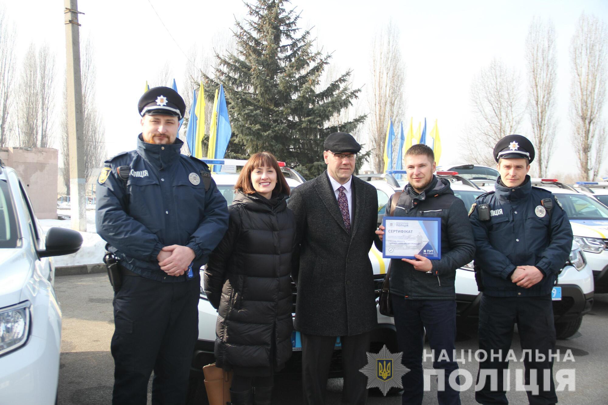 Начальник харківської поліції передав ключі від 26 службових автомобілів «Renault Duster» поліцейським офіцерам громади