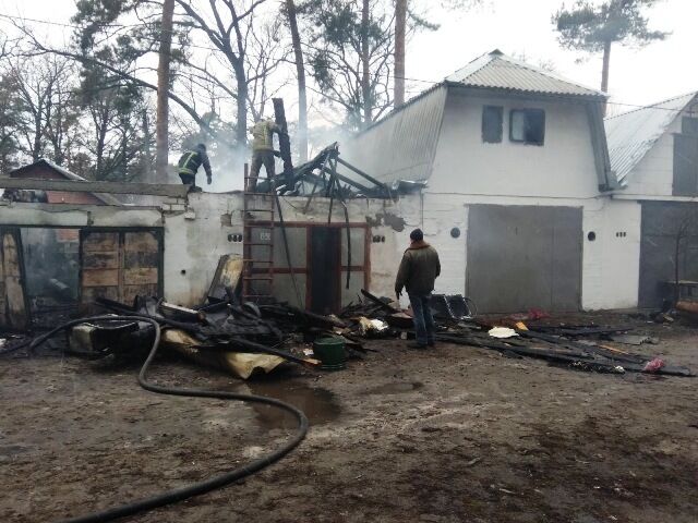 Житомирська область: ліквідовано пожежу на території гаражного кооперативу
