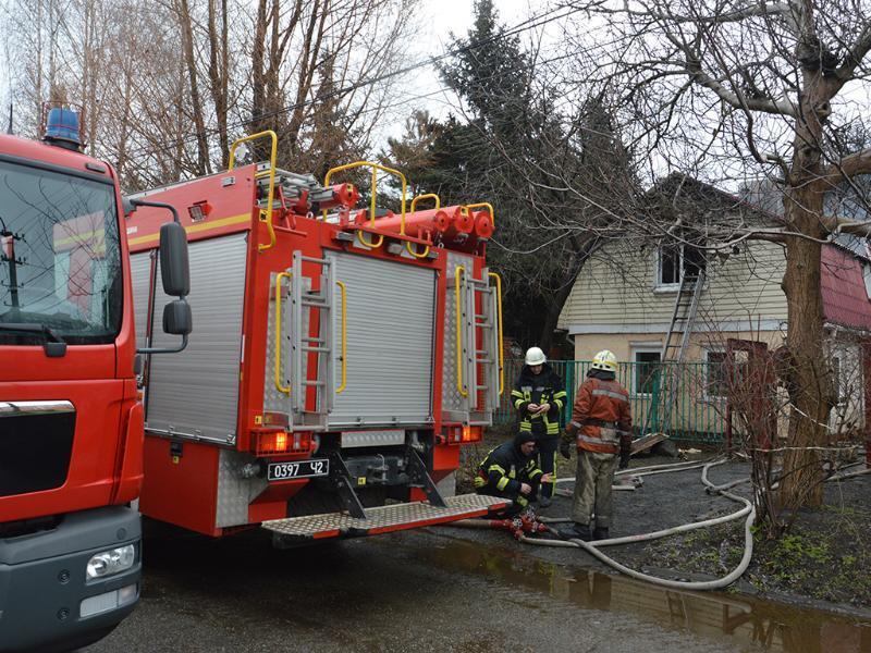 м. Дніпро: вогнеборці ліквідували пожежу в двоповерховому житловому будинку