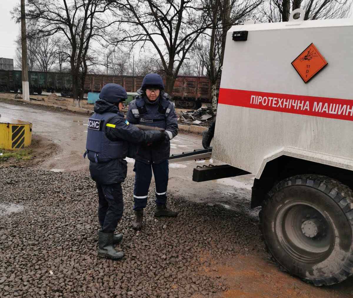 На Донеччині піротехніки ДСНС вилучили на території ПРАТ 19 вибухонебезпечних предметів