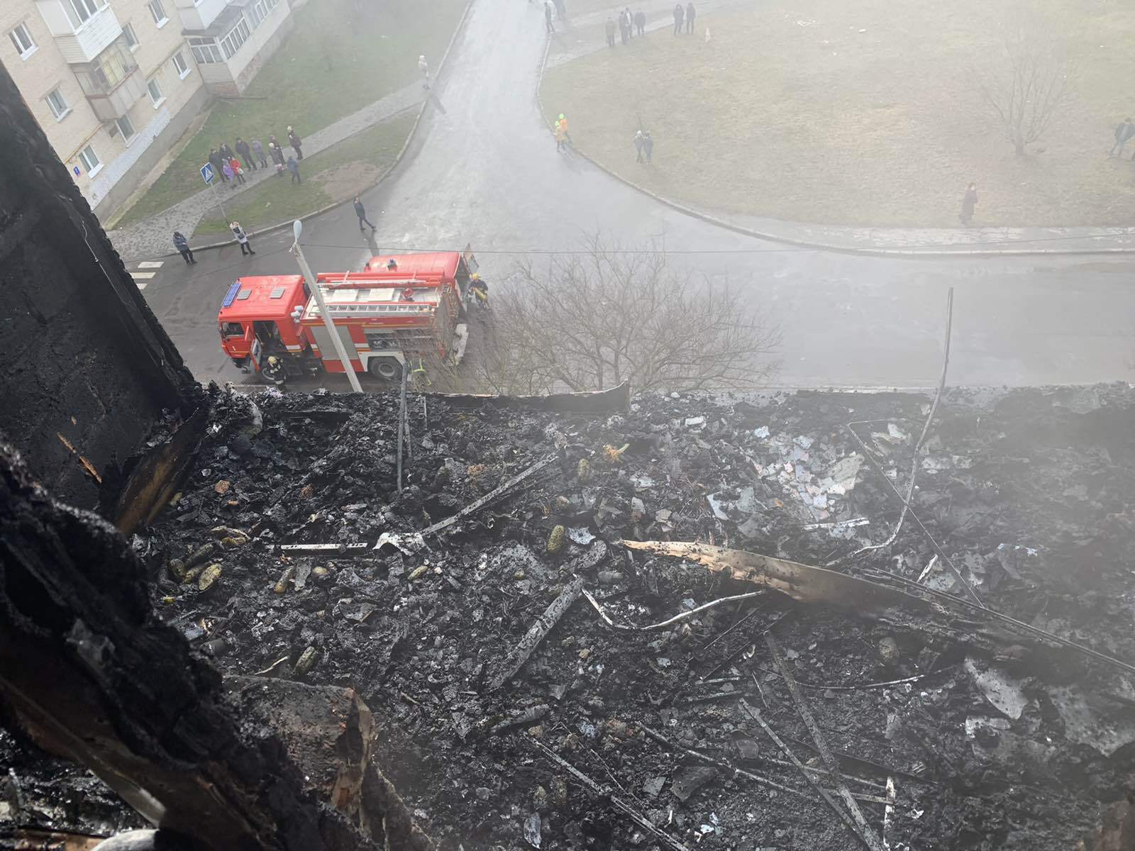 У Луцьку під час пожежі балкону у багатоквартирному будинку вогнеборці врятували двох жінок та дитину