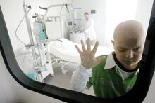 Тягнибок i ''лiки проти раку''. Експерименти на дiтях